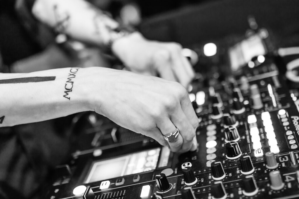 Contratar DJs para eventos en Cáceres