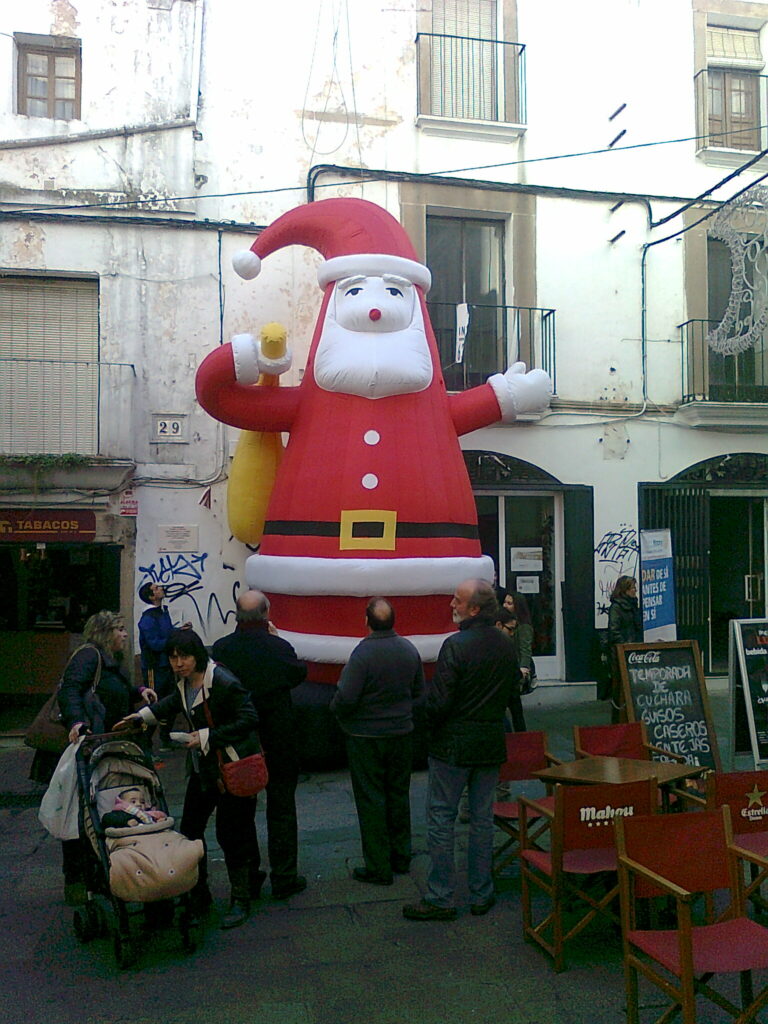 Organización de festival infantil navideño en Cáceres